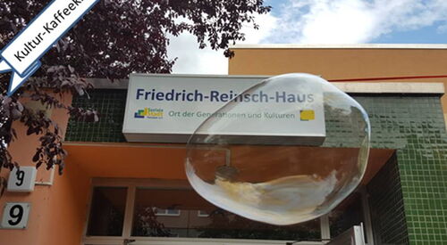 Friedrich-Reinsch-Haus, Eingang
