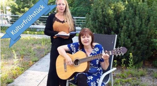 Zwei Frauen machen Musik